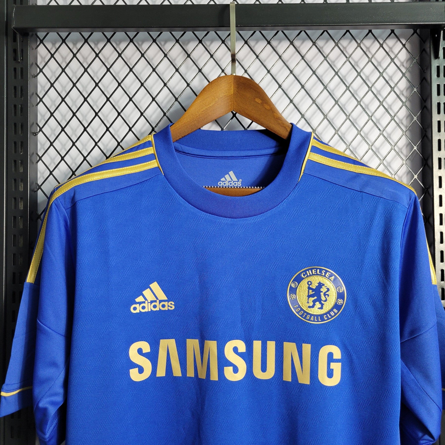 Camisa Chelsea Home 12/13 Retrô - Azul e Dourada | Torcedor - FutNews