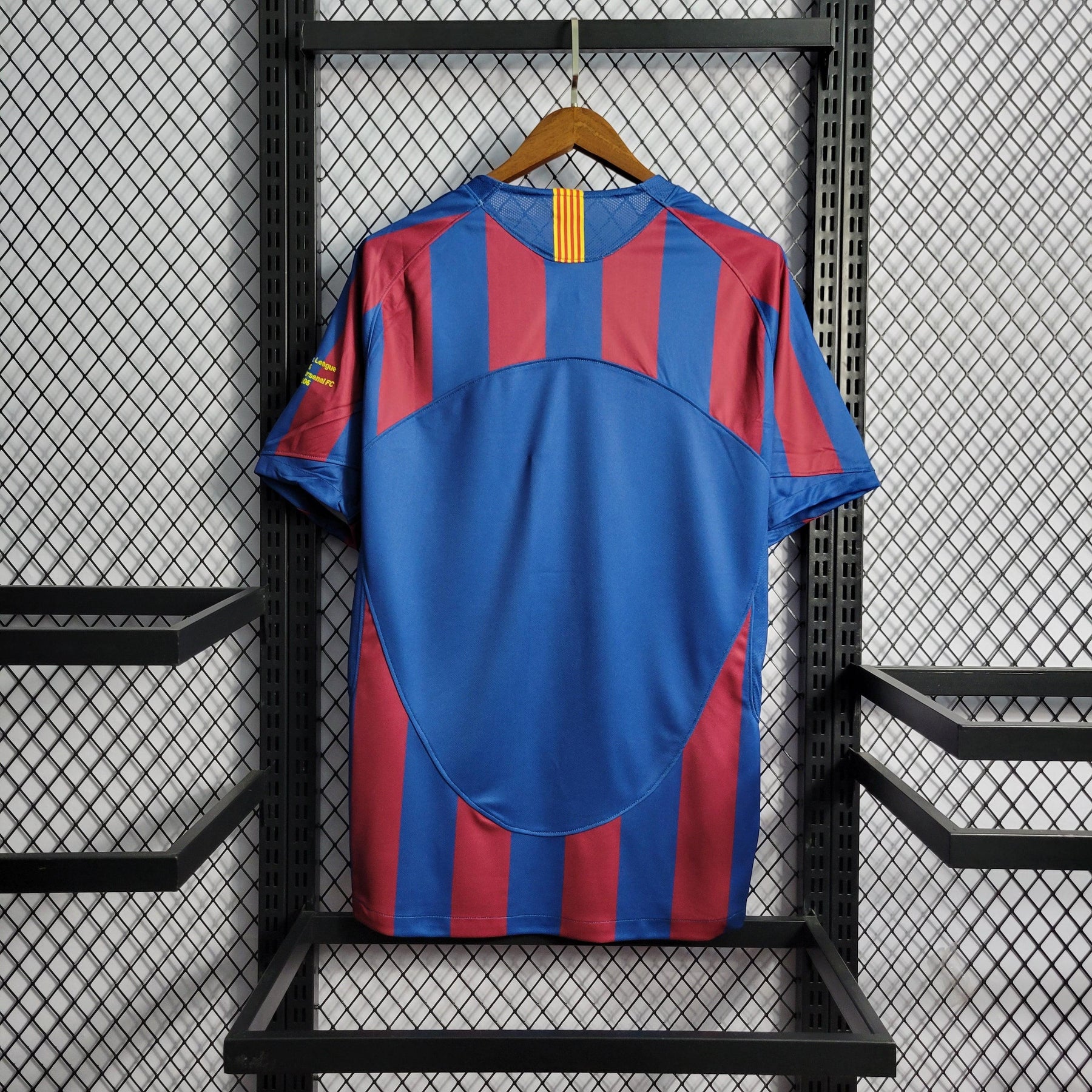 Camisa Barcelona 05/06 Retrô - Azul e Vermelha | Torcedor - FutNews