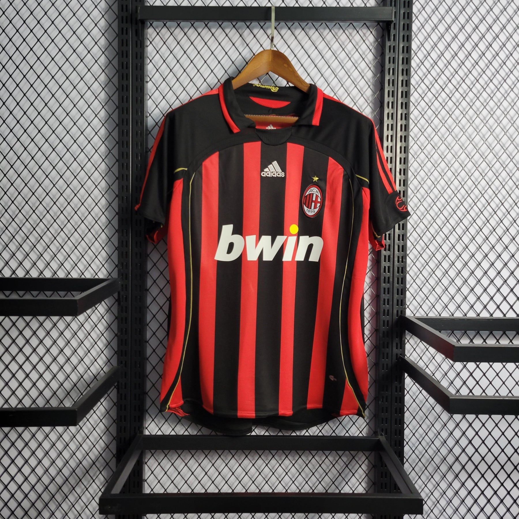 Camisa Milan Home 06/07 Retrô - Vermelha e Preta | Torcedor - FutNews