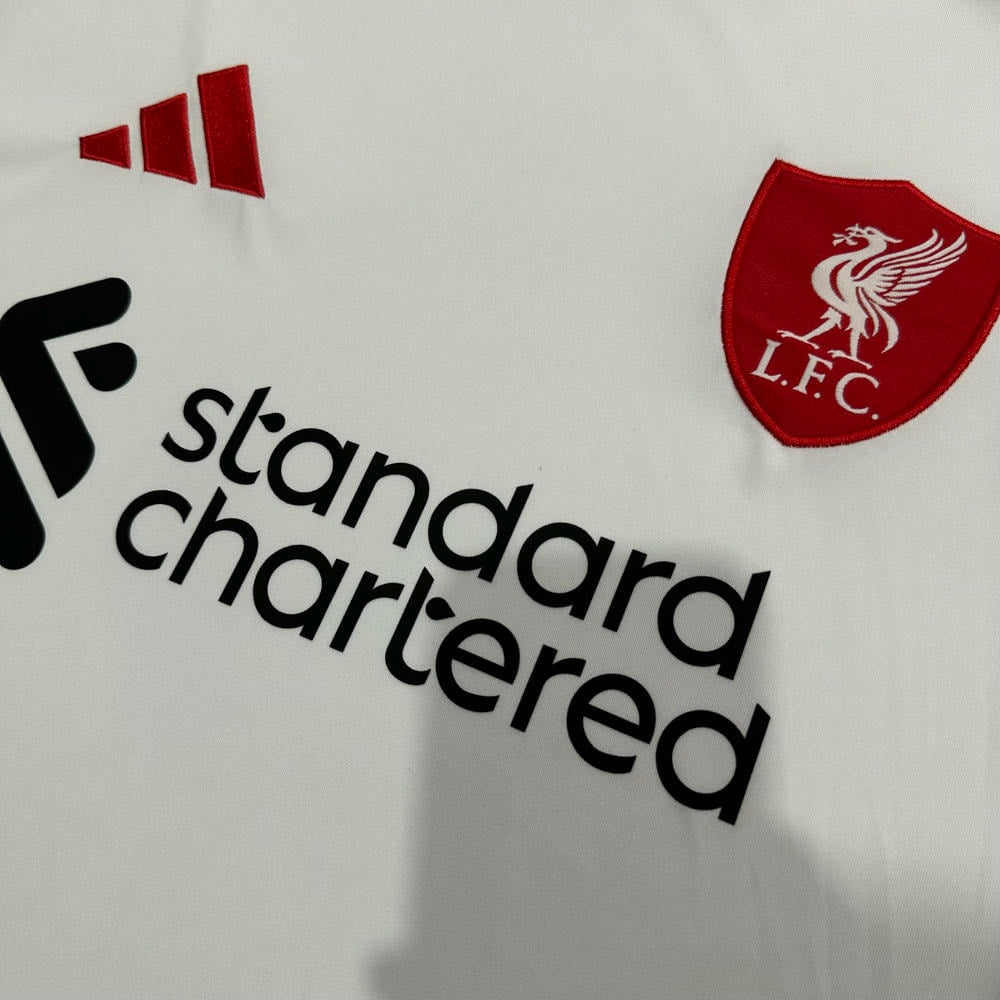 Camisa Liverpool Home 25/26 - Branca e Vermelha | Torcedor