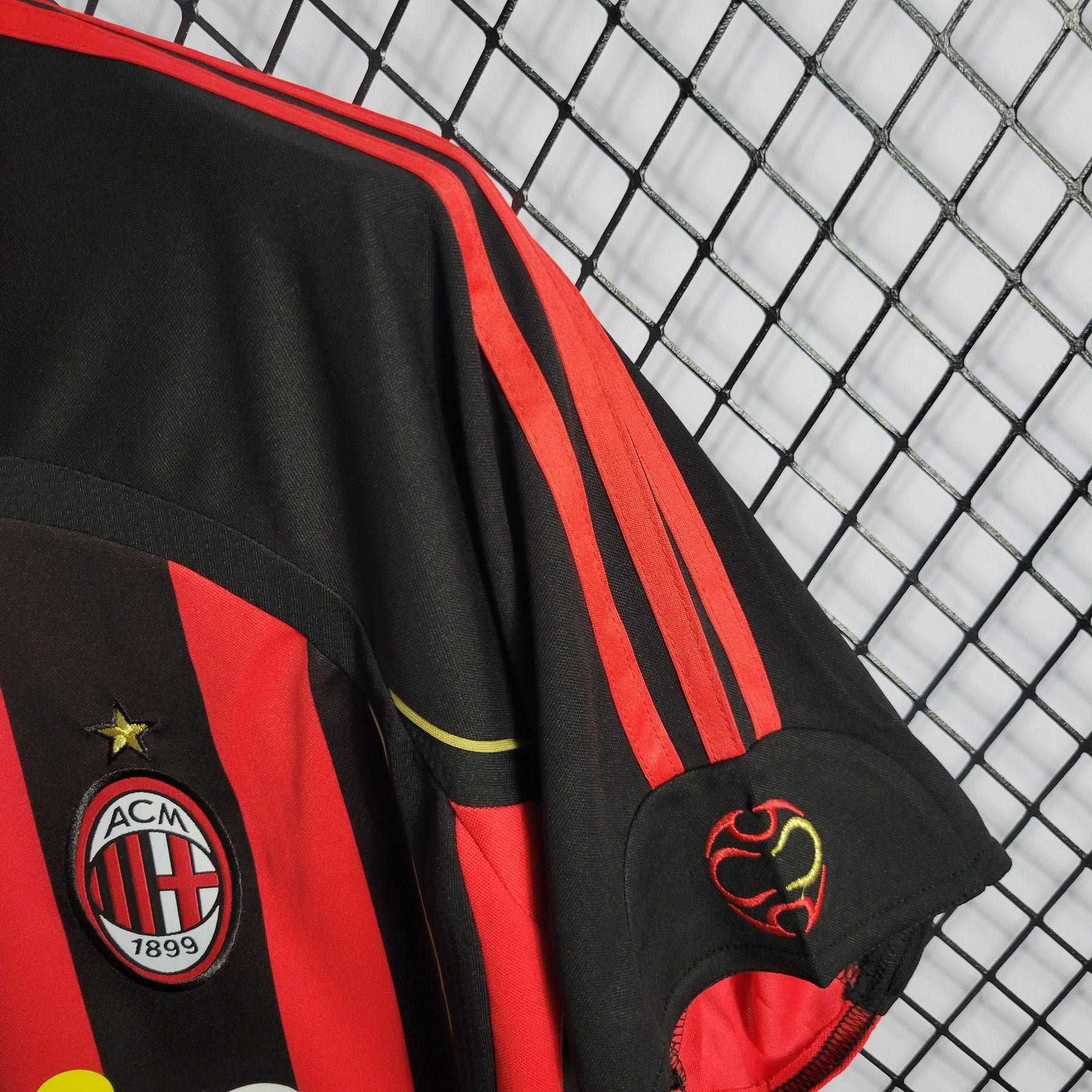 Camisa Milan Home 06/07 Retrô - Vermelha e Preta | Torcedor - FutNews