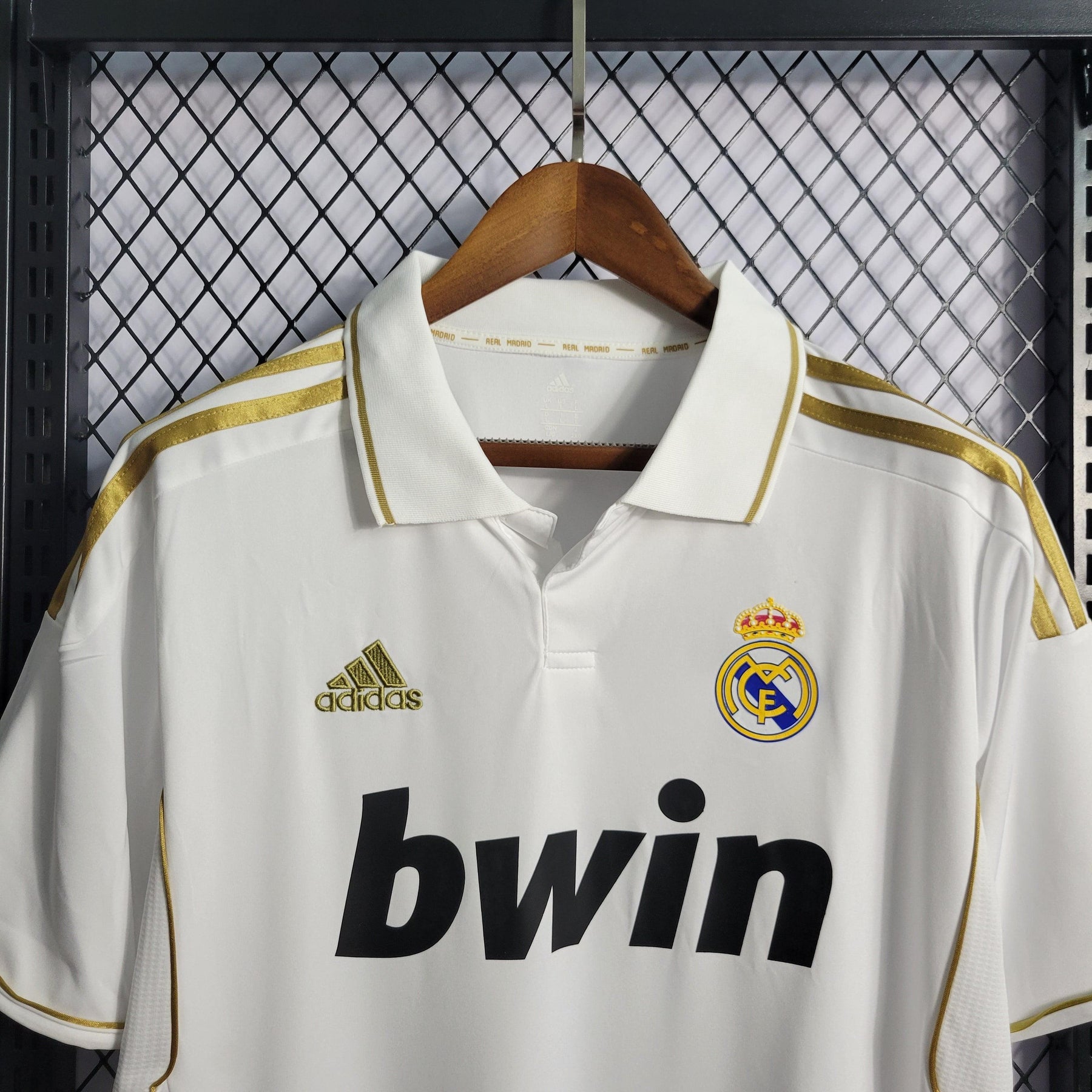 Camisa Real Madrid Home 11/12 Retrô - Branca e Dourada | Torcedor - FutNews