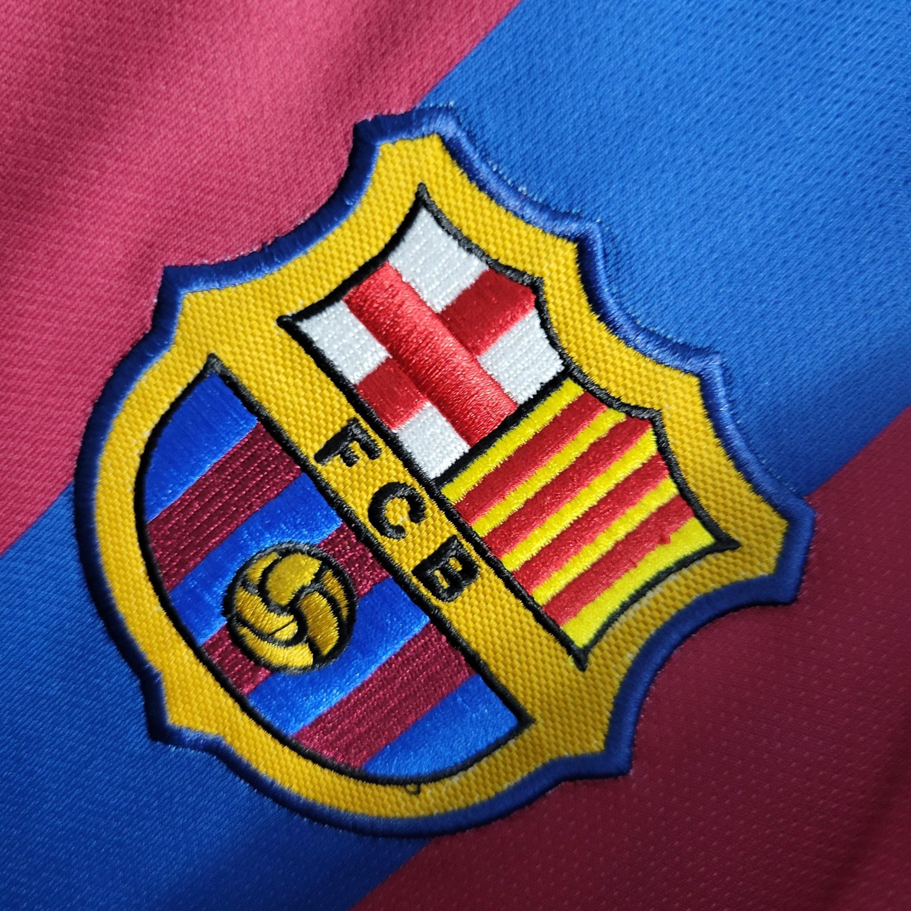 Camisa Barcelona 05/06 Retrô - Azul e Vermelha | Torcedor - FutNews