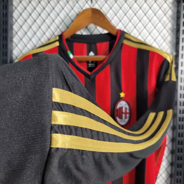 Camisa Milan Home 13/14 Retrô Manga Longa - Vermelha e Preta | Torcedor - FutNews