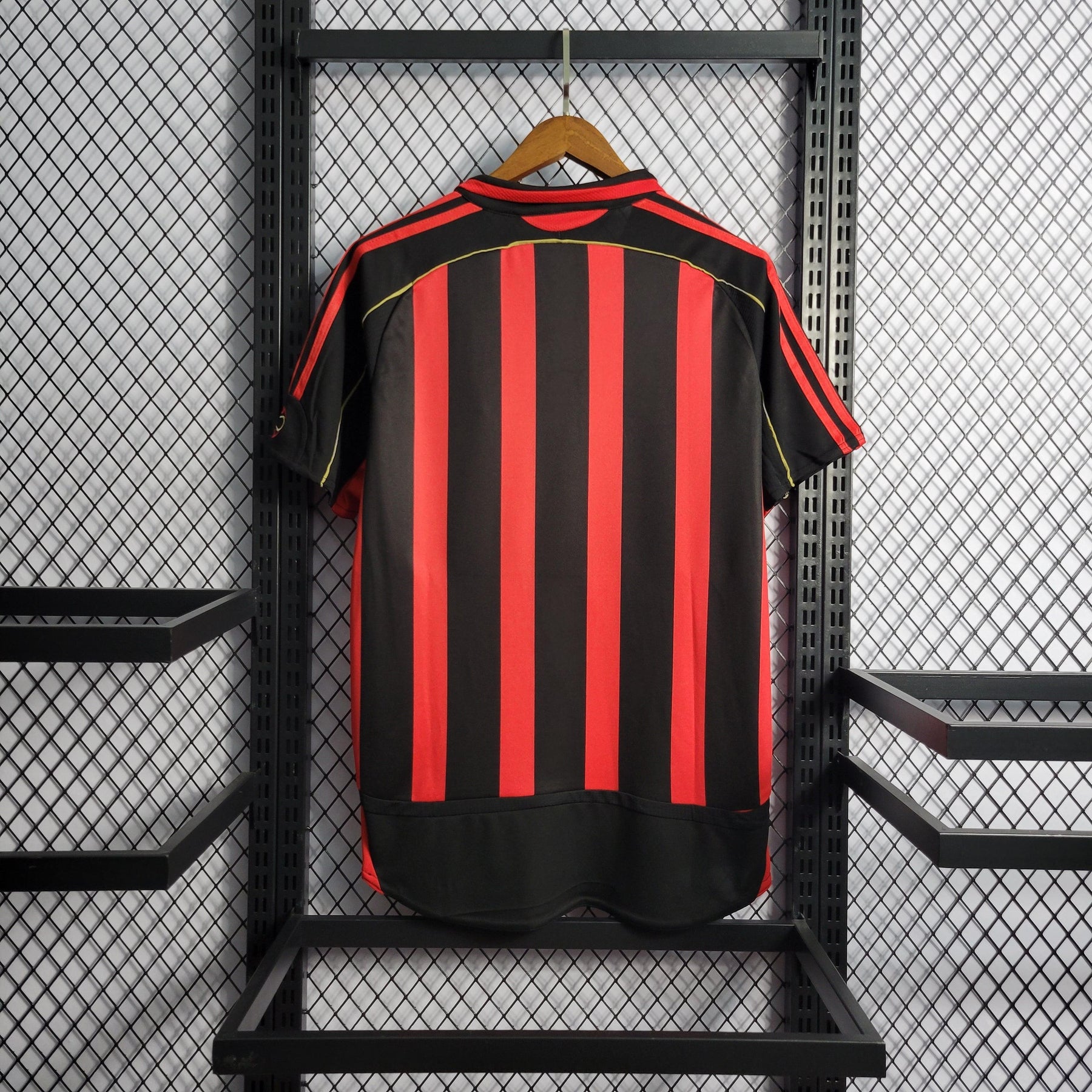 Camisa Milan Home 06/07 Retrô - Vermelha e Preta | Torcedor - FutNews
