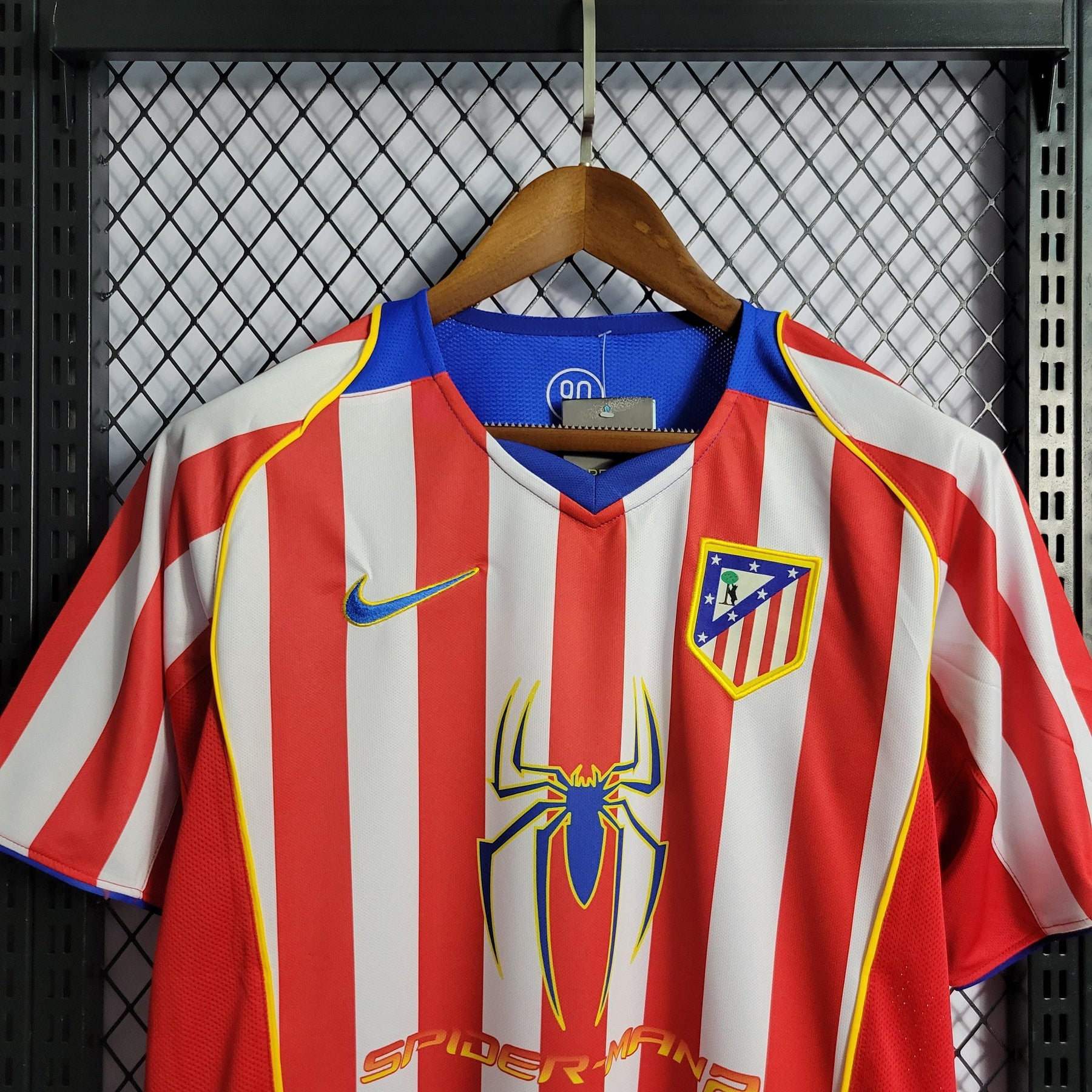 Camisa Atlético de Madrid Spider 04/05 Retrô - Branca e Vermelha | Torcedor - FutNews