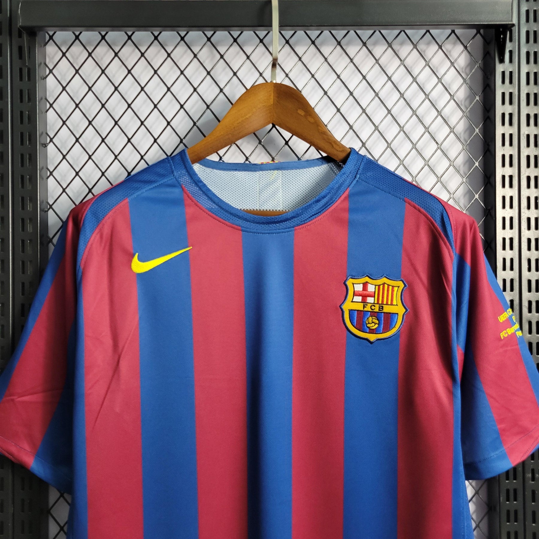 Camisa Barcelona 05/06 Retrô - Azul e Vermelha | Torcedor - FutNews