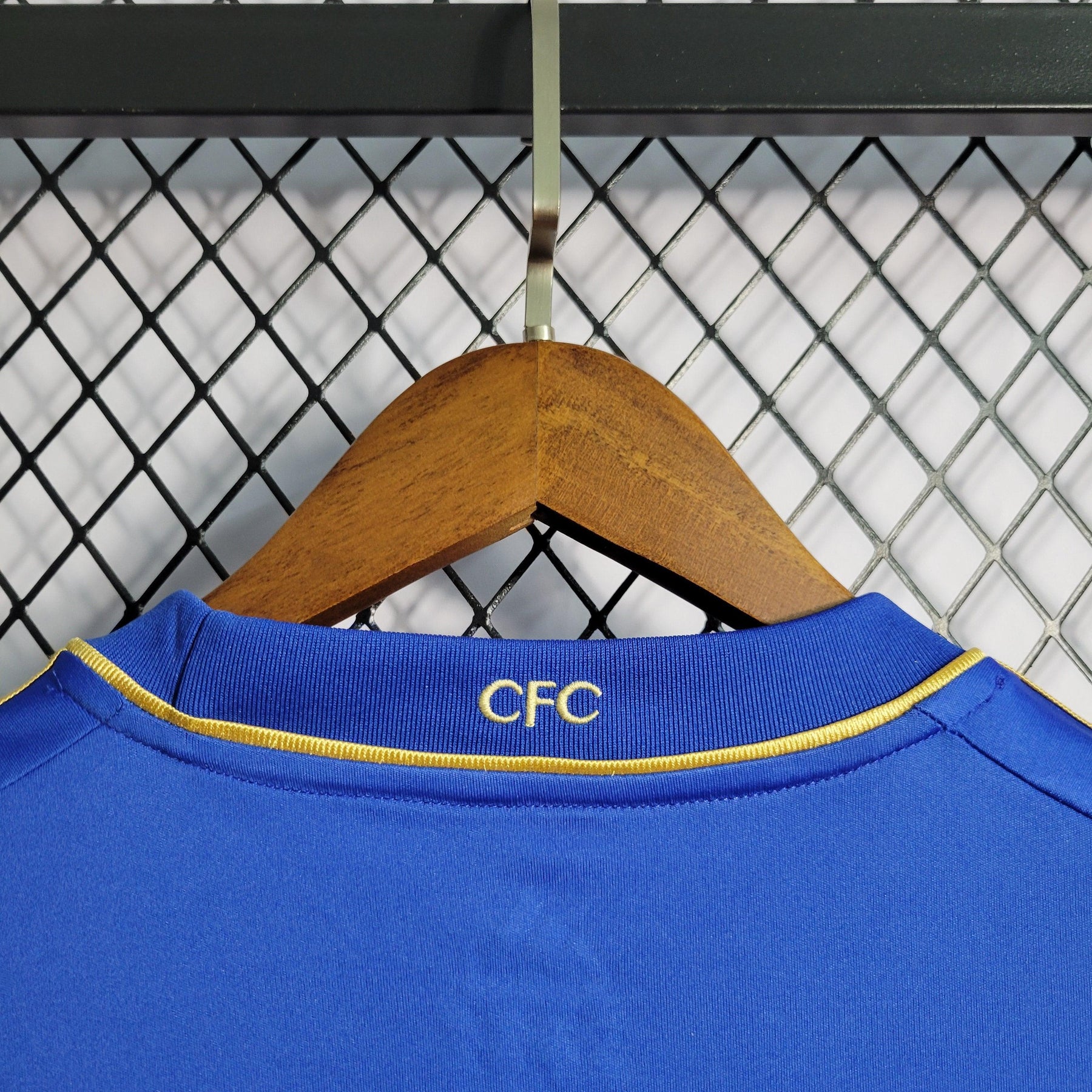 Camisa Chelsea Home 12/13 Retrô - Azul e Dourada | Torcedor - FutNews