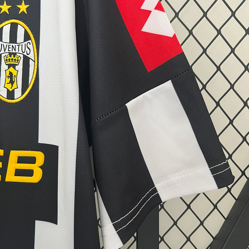 Camisa Juventus Home 2001/02 Retrô - Branca e Preta | Torcedor