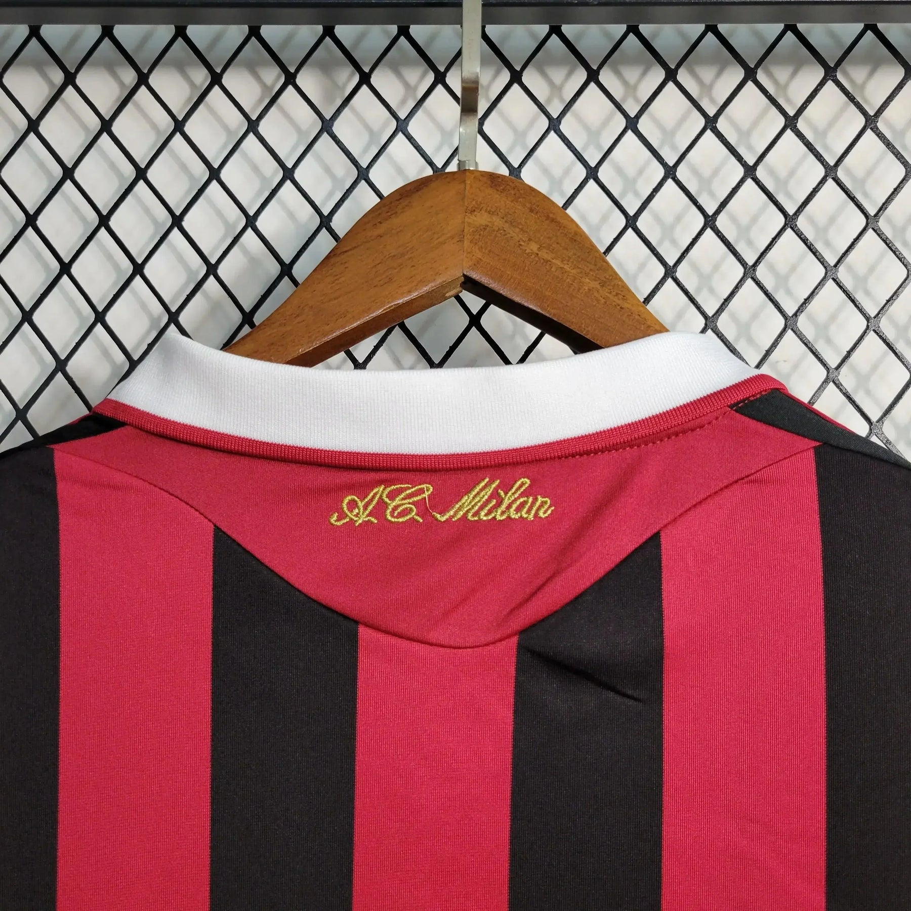 Camisa Milan Home 09/10 Retrô Manga Longa - Vermelha e Preta | Torcedor - FutNews
