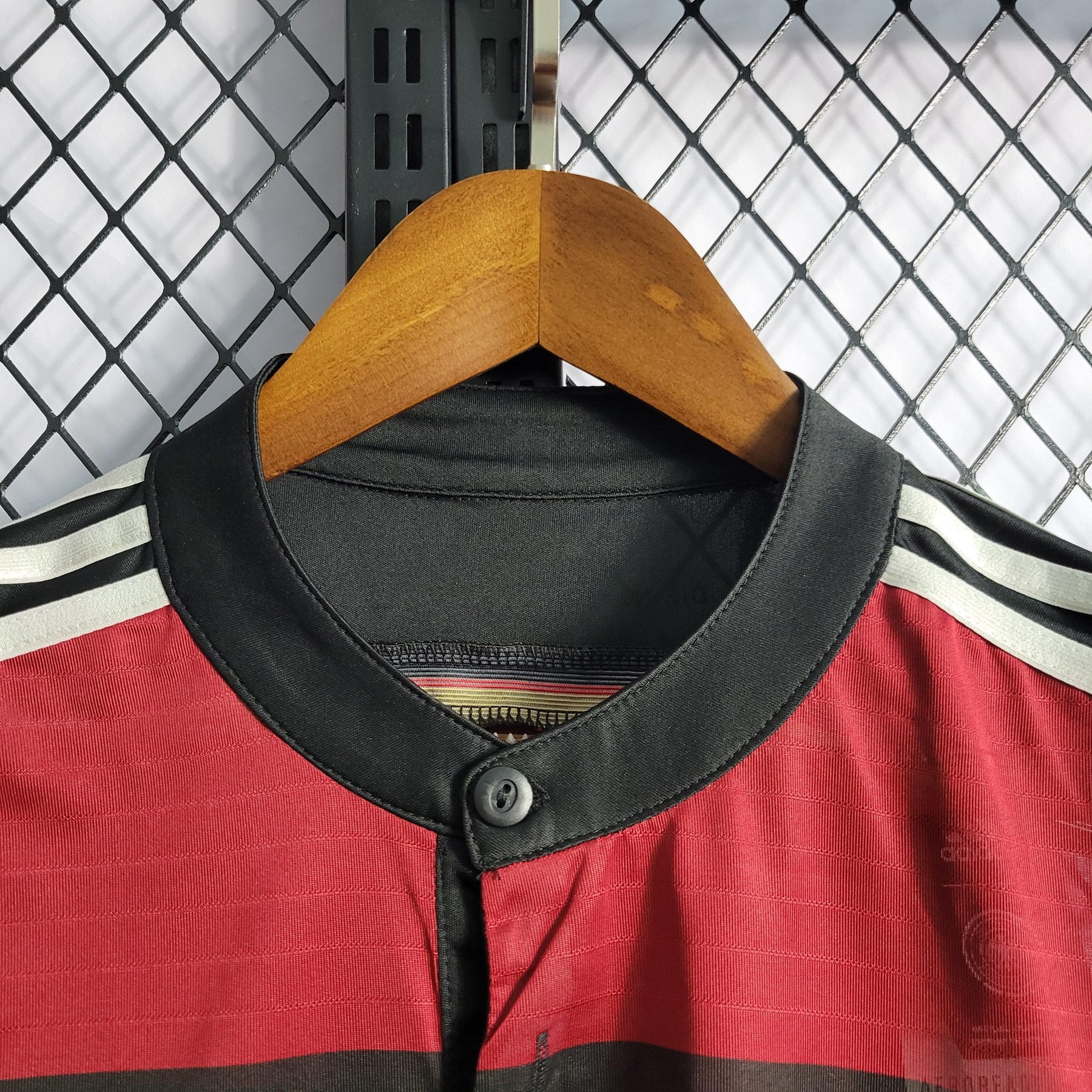 Camisa Alemanha Away 2014 Retrô - Vermelha e Preta | Torcedor - FutNews