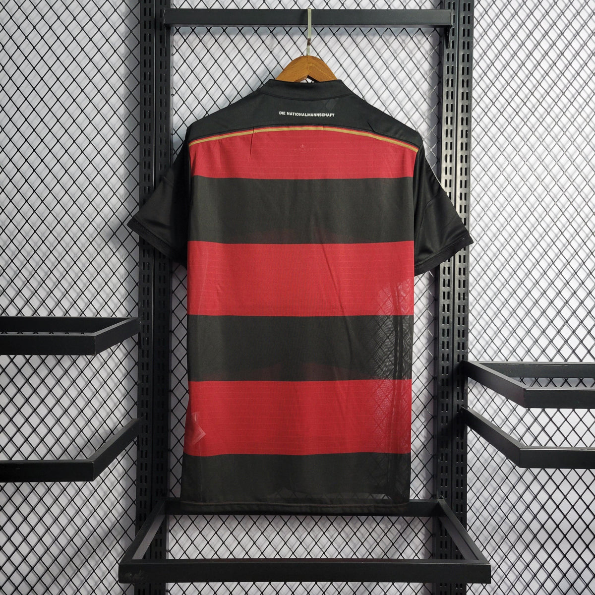 Camisa Alemanha Away 2014 Retrô - Vermelha e Preta | Torcedor - FutNews